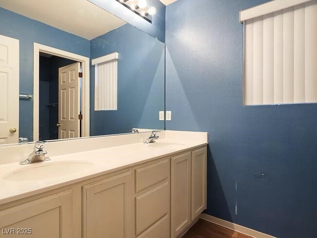 3421 Sun Rhythm St