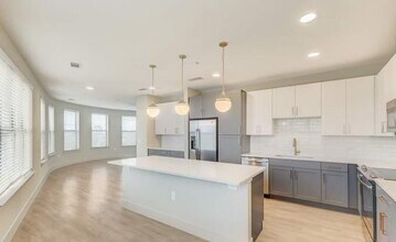 111 W Davis St in Dallas, TX - Building Photo - Building Photo