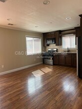 1445 1/2 S Sunol Dr in Los Angeles, CA - Building Photo - Building Photo