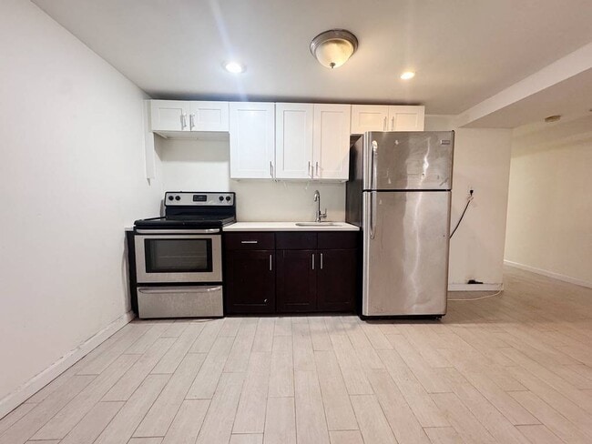 10916 Woodley Ave in Los Angeles, CA - Building Photo - Building Photo