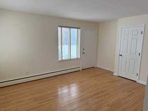 127 New Britain Ave in Unionville, CT - Building Photo - Building Photo