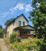 721 Fairview Ave NE in Grand Rapids, MI - Building Photo