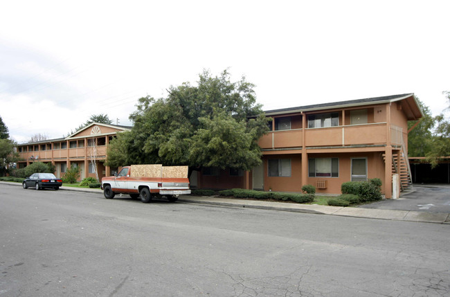 555 Dexter St in Santa Rosa, CA - Building Photo - Building Photo