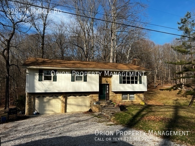 3985 N Hinkle Rd in Bloomington, IN - Foto de edificio