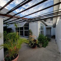 1331 Barrington Way in Glendale, CA - Building Photo