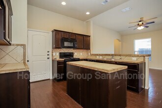 672 Creekside Cir in New Braunfels, TX - Building Photo - Building Photo