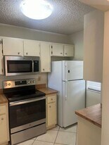 9993 Three Lakes Cir in Boca Raton, FL - Building Photo
