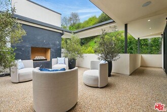 913 N Beverly Glen Blvd in Los Angeles, CA - Building Photo - Building Photo