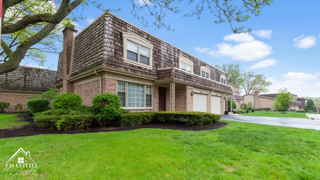 property at 2S661 Ave Normandy W