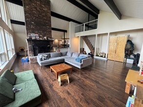 10215 SW 116th St in Vashon, WA - Building Photo - Building Photo