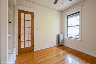 1365 E 56th St in Chicago, IL - Foto de edificio - Building Photo