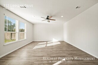 312 Lippizan Dr in Alvin, TX - Building Photo - Building Photo