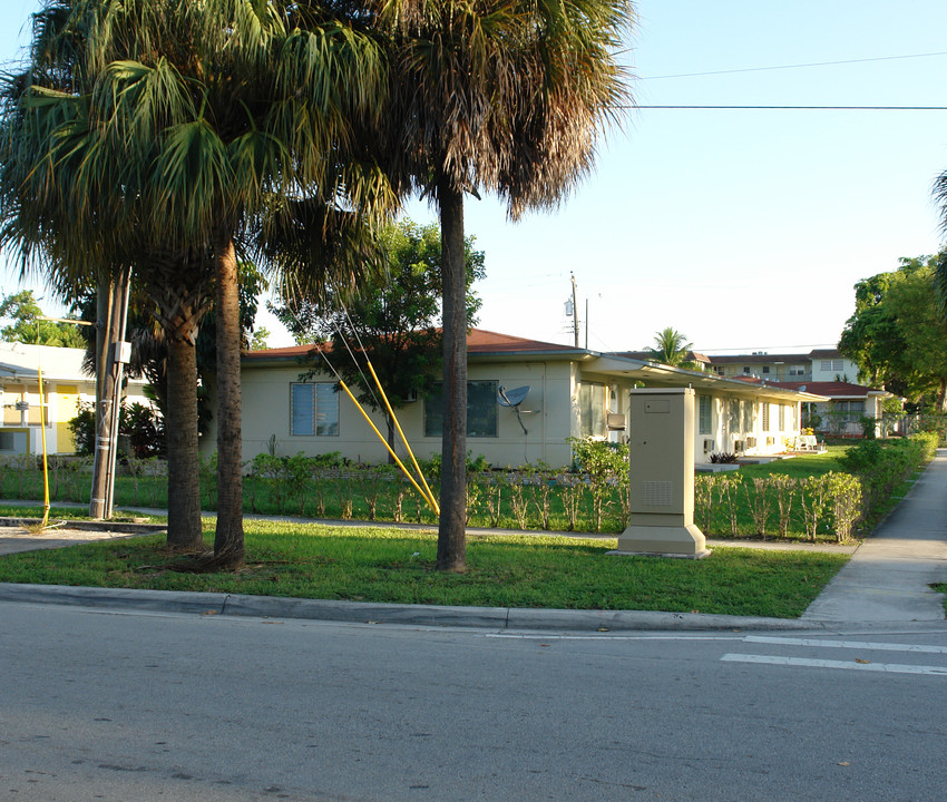 16700 NE 22nd Ave in North Miami Beach, FL - Building Photo