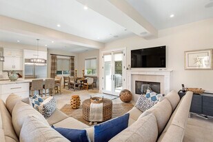 706 S Catalina Ave in Redondo Beach, CA - Building Photo