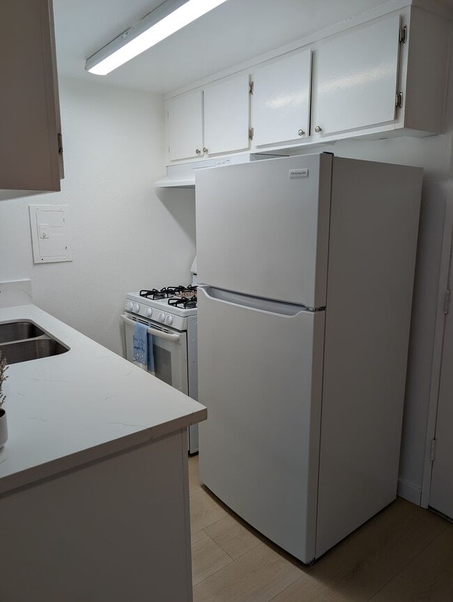 5461 Kester Ave in Los Angeles, CA - Building Photo - Building Photo