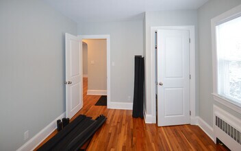 142 Salisbury Rd, Unit 1 in Brookline, MA - Building Photo - Building Photo
