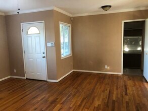 5775 Bertrand Ave in Encino, CA - Foto de edificio - Building Photo