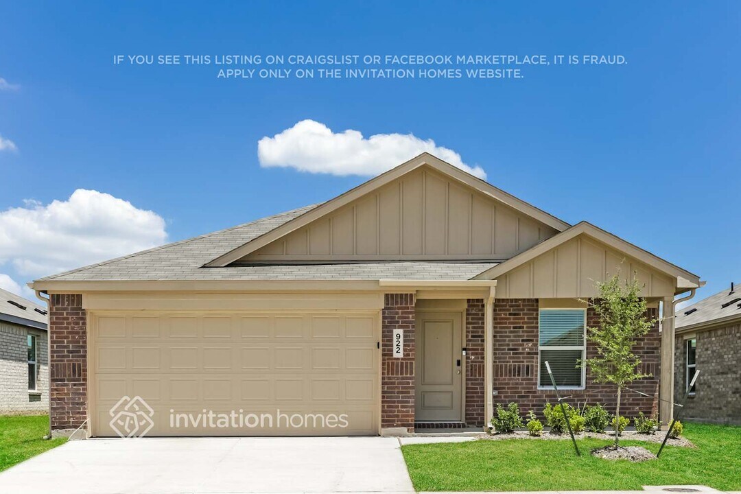 922 Carrick Dr in Ennis, TX - Foto de edificio