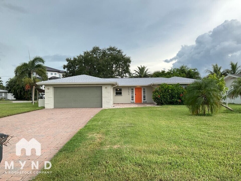 10100 Paradise Blvd in Treasure Island, FL - Building Photo