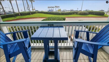 6102 Seawall Blvd, Unit 102 in Galveston, TX - Building Photo - Building Photo