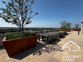 1324 W Morse Ave, Unit 609 in Chicago, IL - Foto de edificio - Building Photo