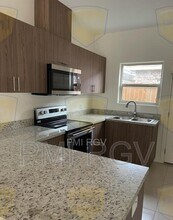 818 S Michigan St in Alton, TX - Building Photo - Building Photo