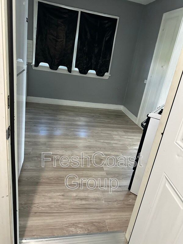 10917 Notre Dame Ave in Cleveland, OH - Building Photo - Building Photo