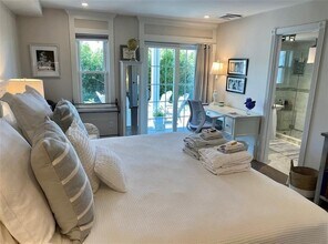 307 Corey Ln in Middletown, RI - Foto de edificio - Building Photo