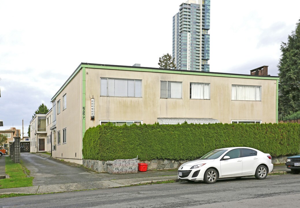 Dowmor in Burnaby, BC - Building Photo
