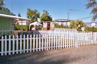 2791 Lakeshore Blvd in Lakeport, CA - Foto de edificio - Building Photo