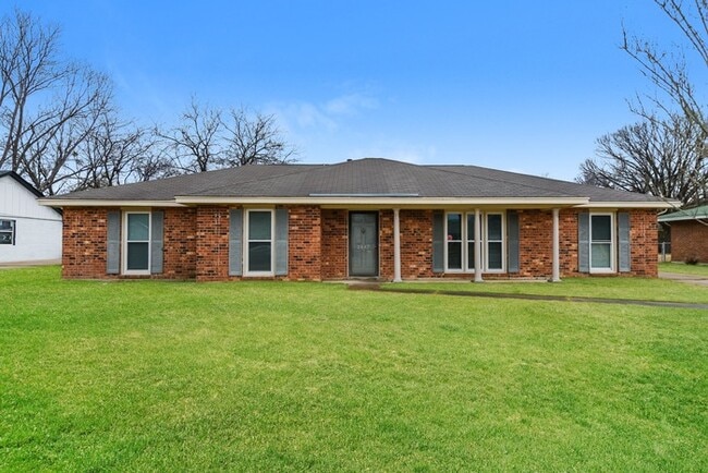 property at 2043 Kingsbury Dr