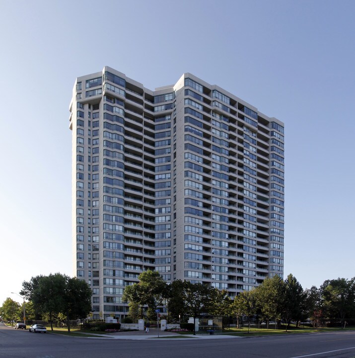 The Phoenix in Mississauga, ON - Building Photo