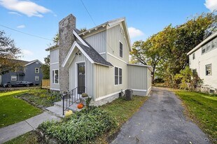 127 E Warrington Rd in Syracuse, NY - Building Photo