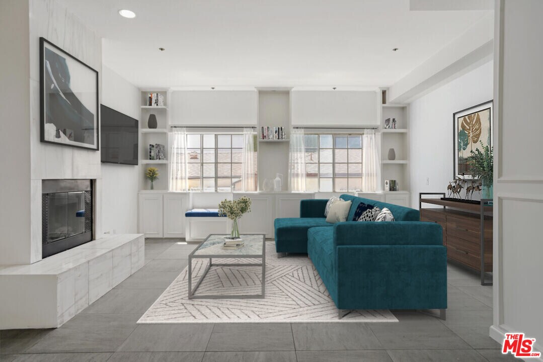 850 N Poinsettia Pl in Los Angeles, CA - Building Photo