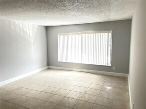 7910 Taft St, Unit 102 in Pembroke Pines, FL - Building Photo - Building Photo