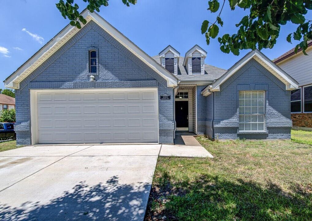 16900 Simsbrook Dr in Pflugerville, TX - Building Photo