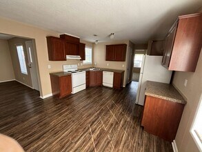 6402 NW 28th St in Margate, FL - Building Photo - Building Photo