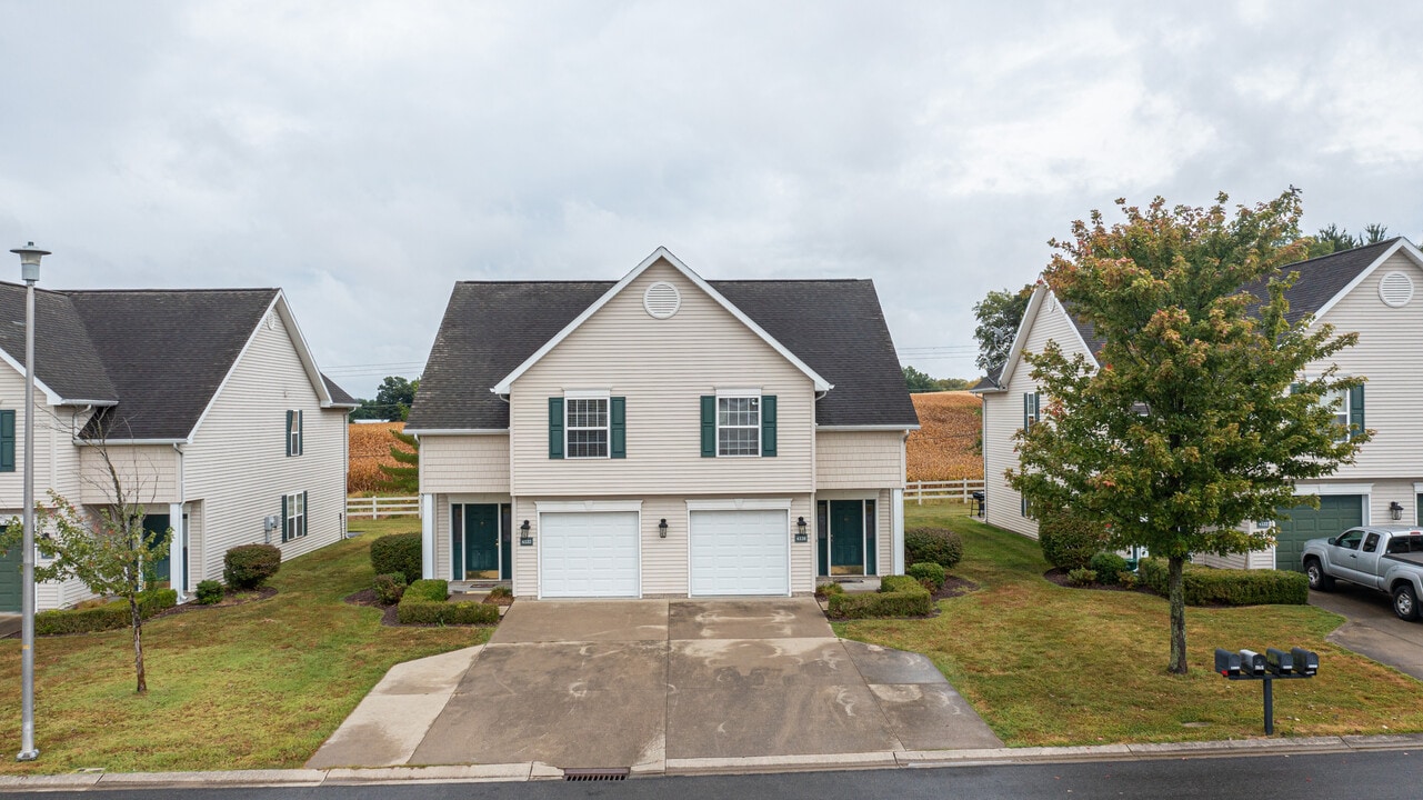 4532 Picadilly Cir in Jasper, IN - Building Photo