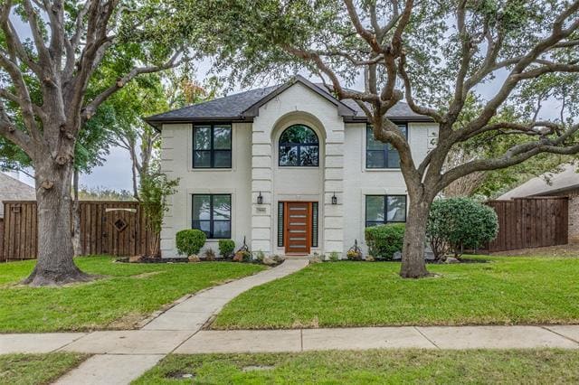 property at 7800 Glenoaks Dr