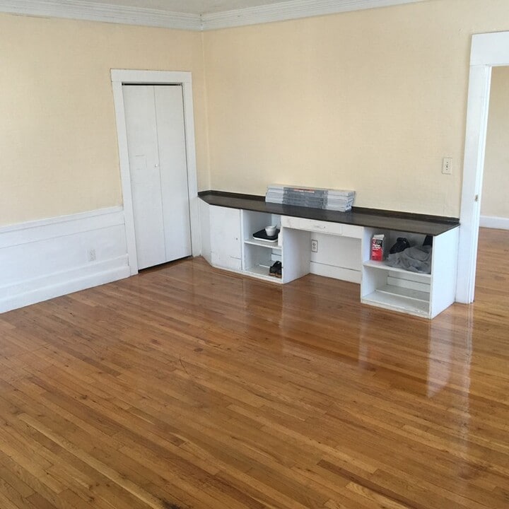 15 Seaver St in Stoughton, MA - Building Photo