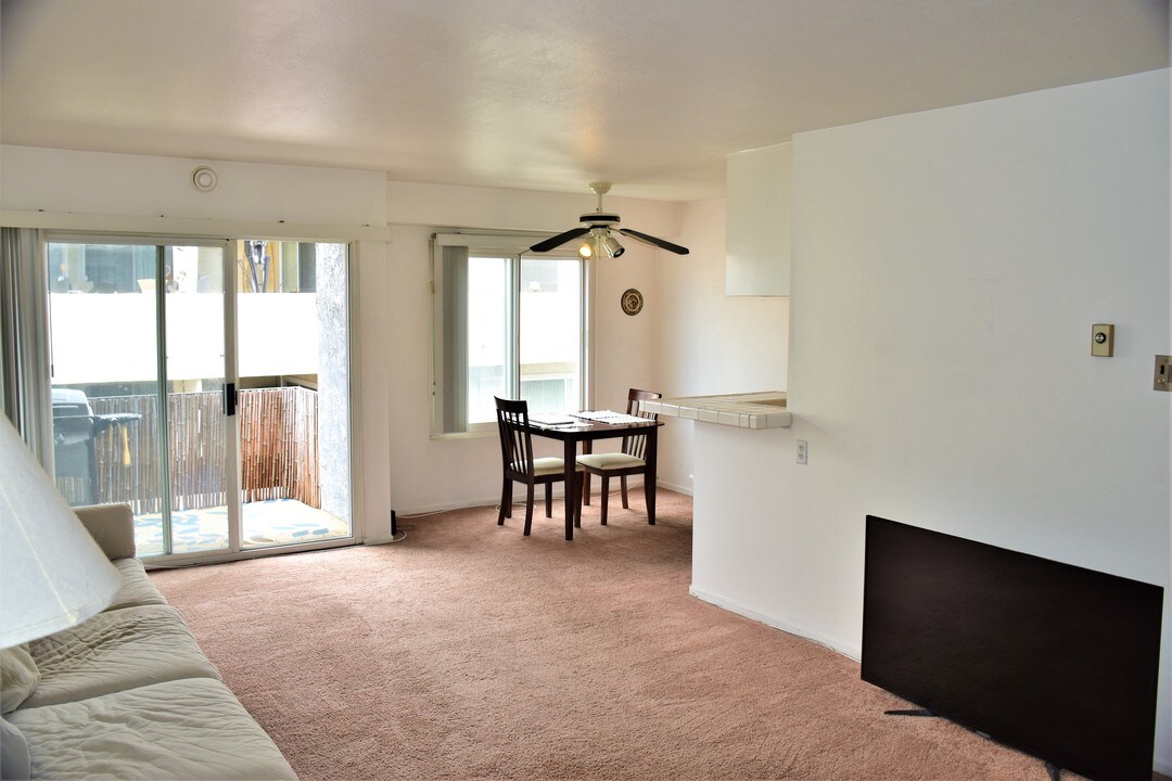 8635 Falmouth Ave in Los Angeles, CA - Building Photo