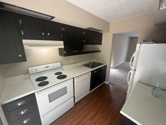 1125 St Christopher Dr in Russell, KY - Foto de edificio - Building Photo