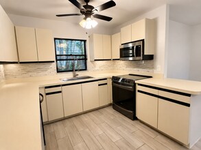 51 Meadows Dr in Boynton Beach, FL - Foto de edificio - Building Photo