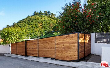 10486 Sandal Ln in Los Angeles, CA - Building Photo - Building Photo