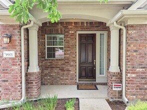 9901 Bundoran Dr in Austin, TX - Building Photo - Building Photo