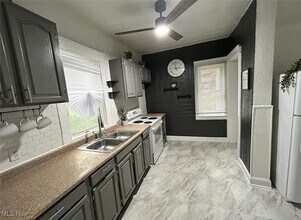 9104 Parkgate Ave in Cleveland, OH - Building Photo - Building Photo