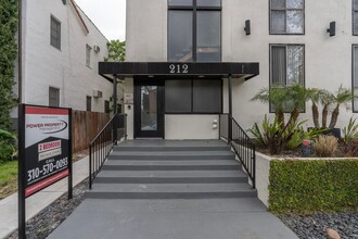 212 S Arnaz Dr in Beverly Hills, CA - Building Photo - Building Photo