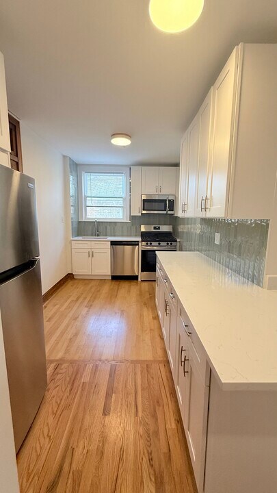 5400 W George St, Unit 2 in Chicago, IL - Building Photo