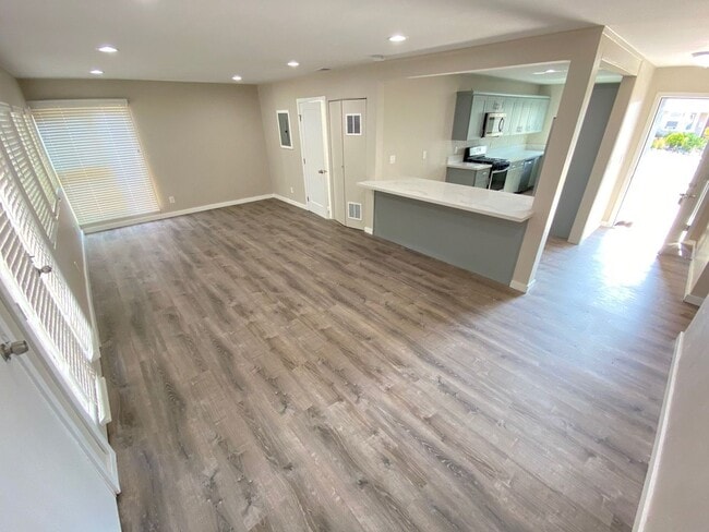 5217 Tipton St in San Diego, CA - Building Photo - Building Photo