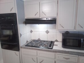 10208 E 7th St in Tulsa, OK - Foto de edificio - Building Photo